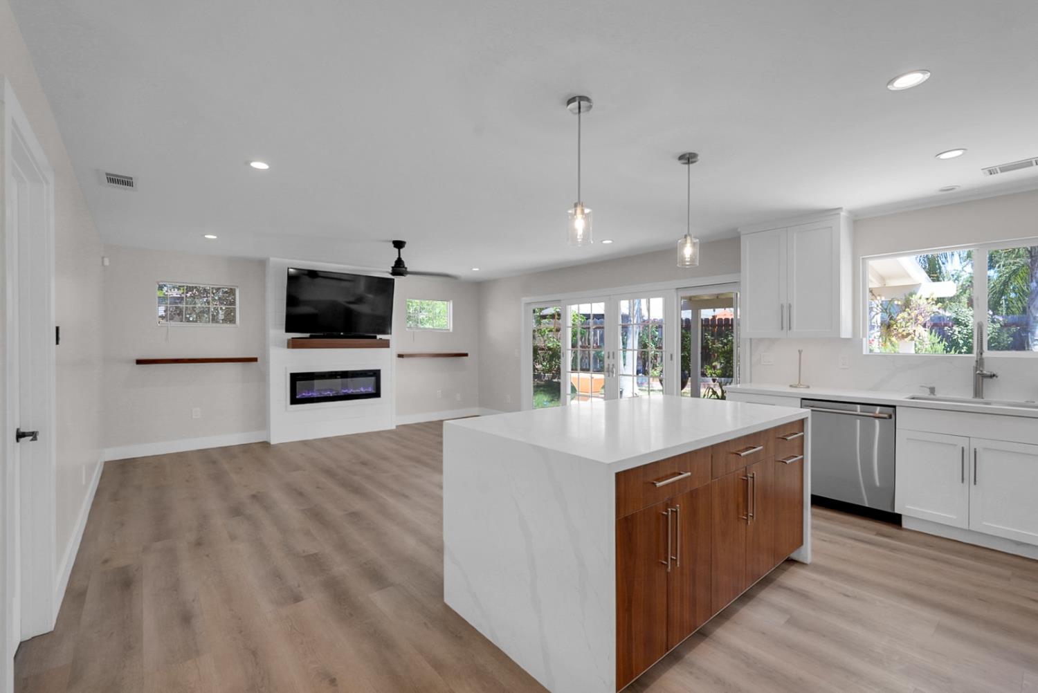 2121 Eastwood Ct, Modesto, CA 95355