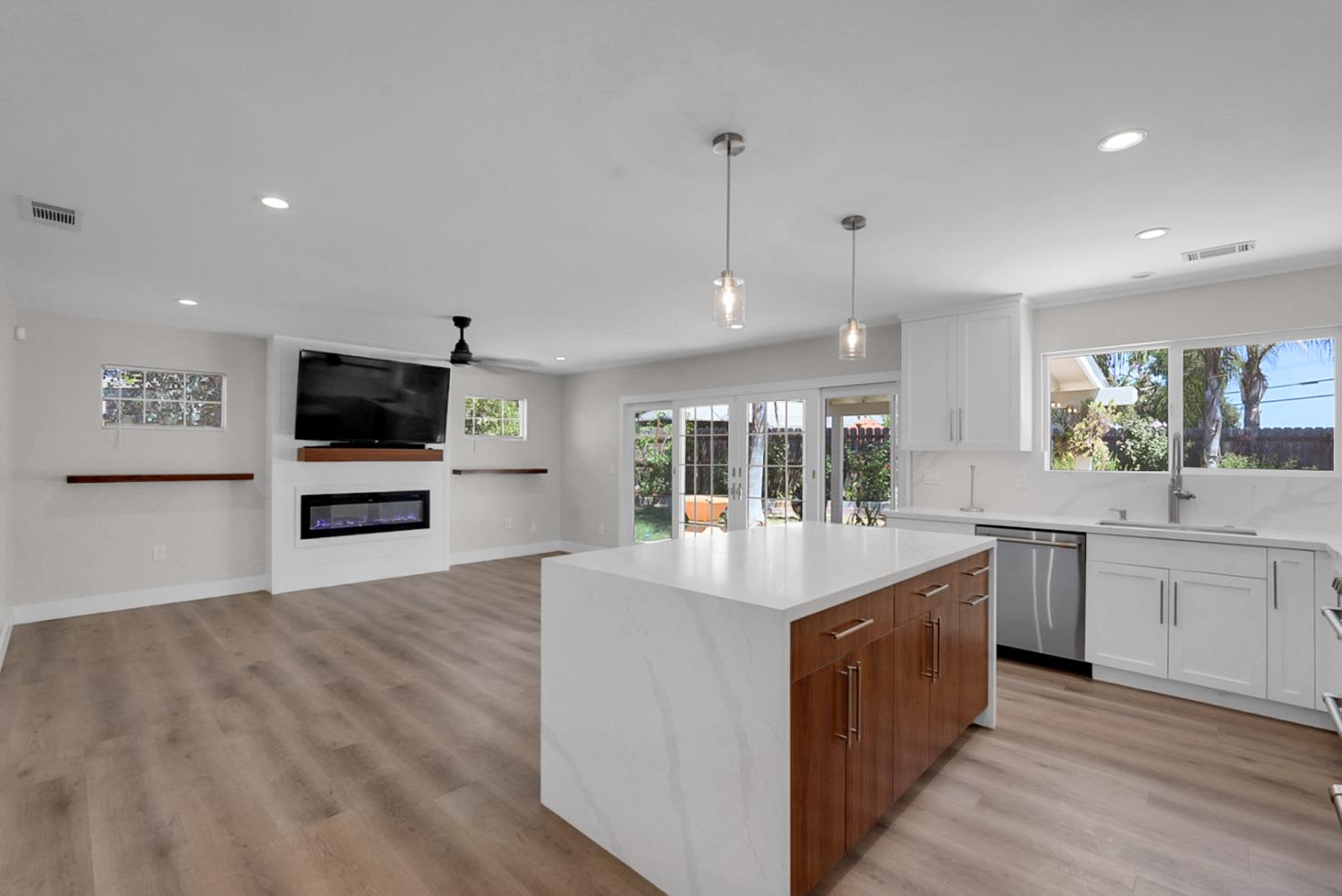 2121 Eastwood Ct, Modesto, CA 95355