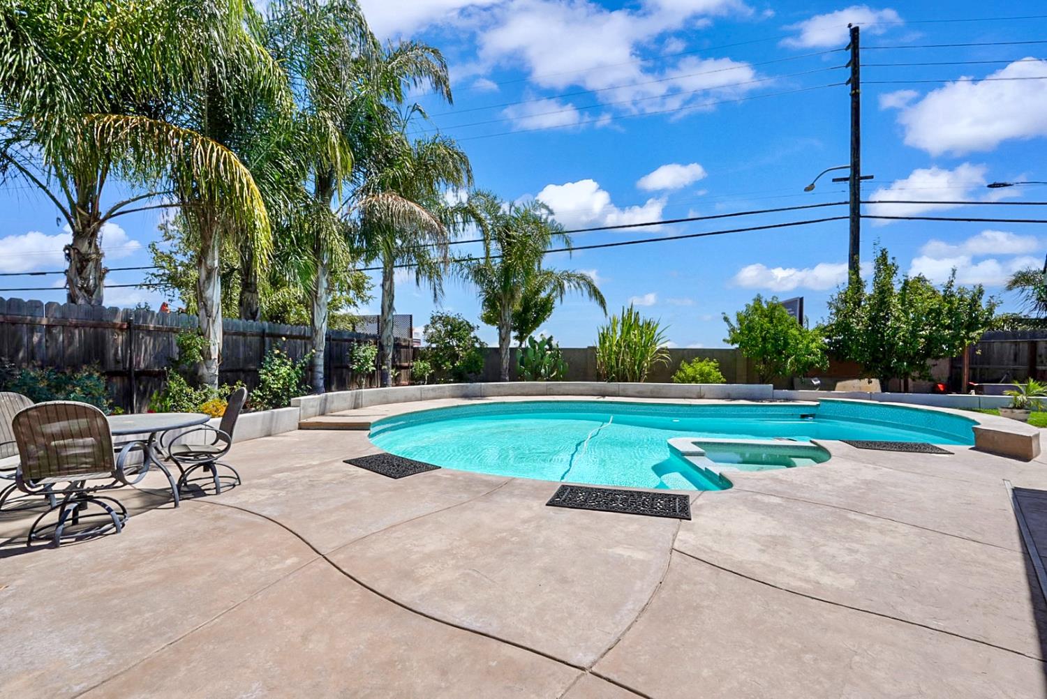 2121 Eastwood Ct, Modesto, CA 95355