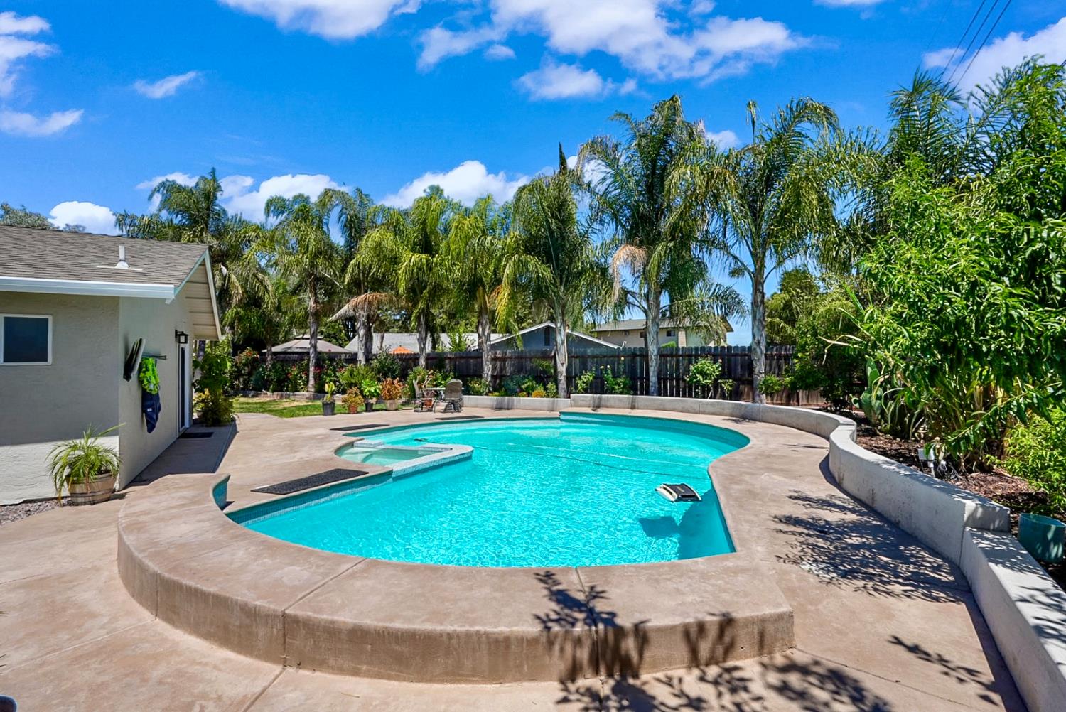 2121 Eastwood Ct, Modesto, CA 95355