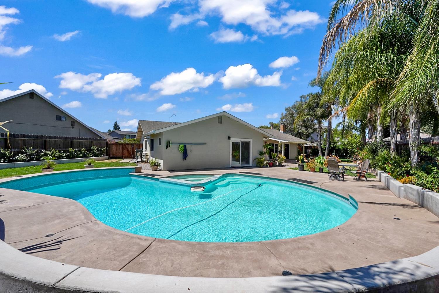 2121 Eastwood Ct, Modesto, CA 95355