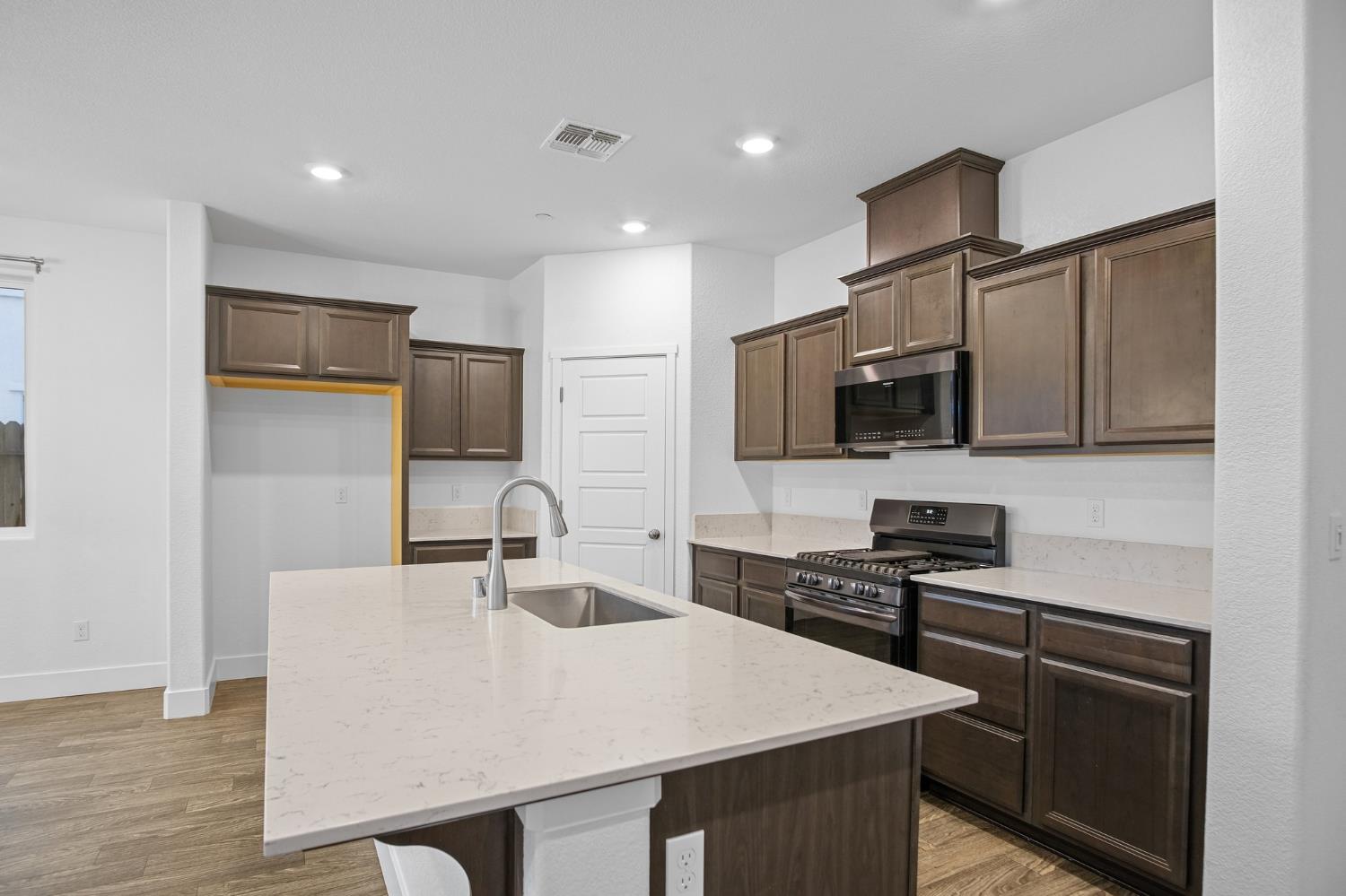 2455 Explorador Dr, Merced, CA 95340