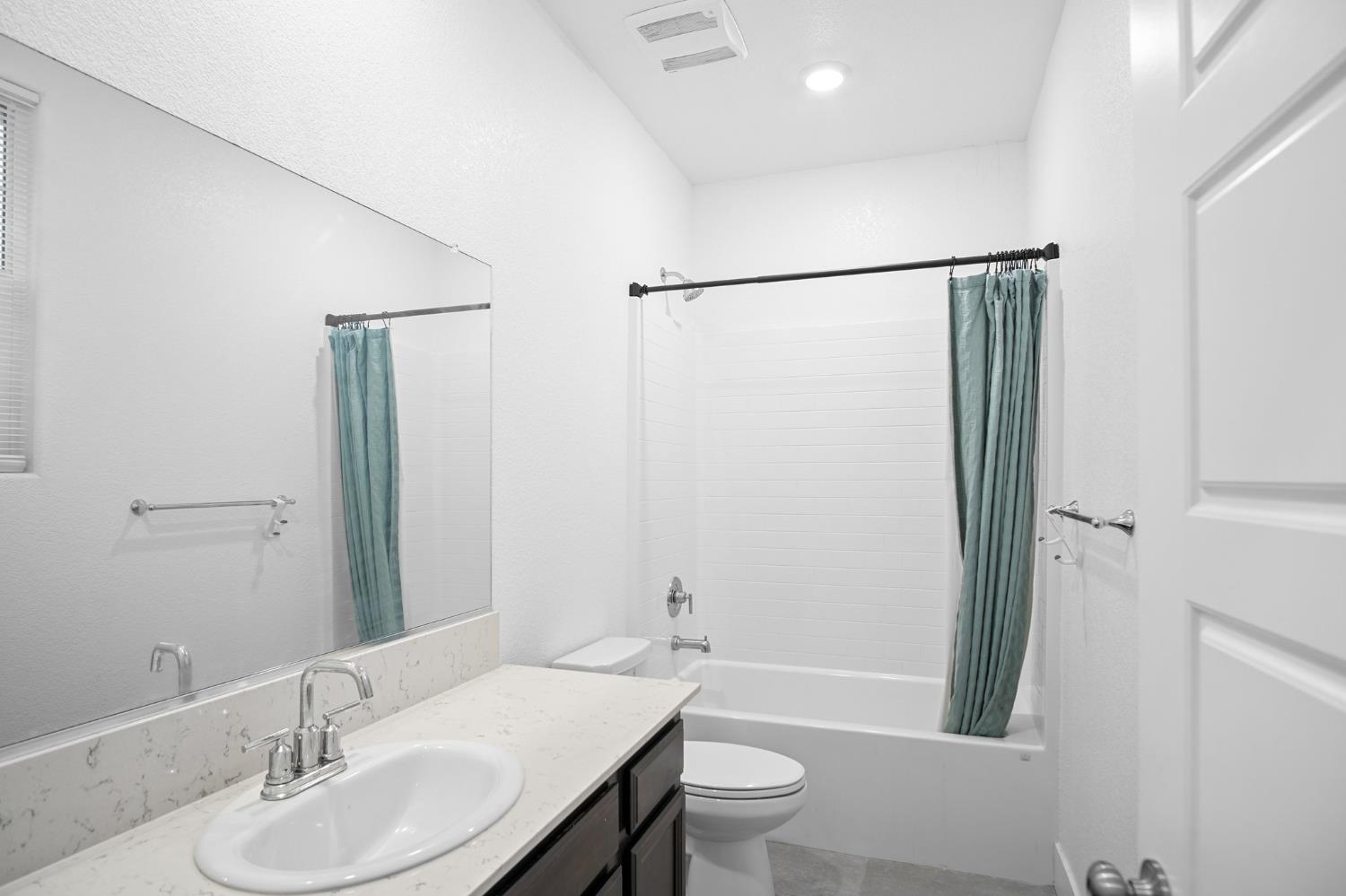 2455 Explorador Dr, Merced, CA 95340