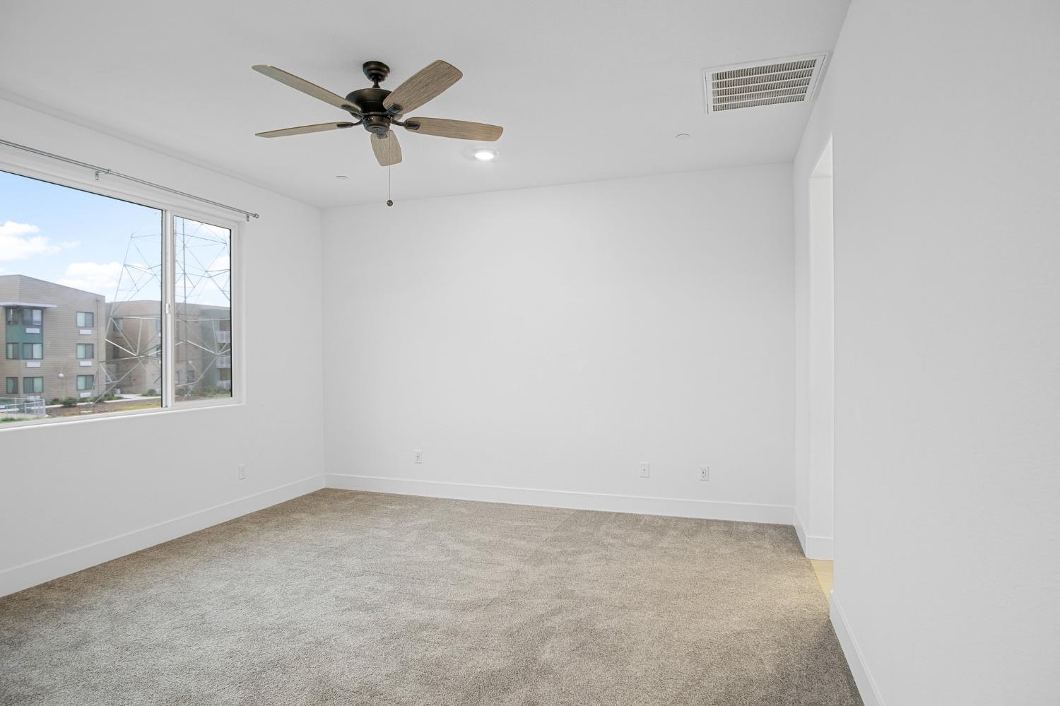 2455 Explorador Dr, Merced, CA 95340