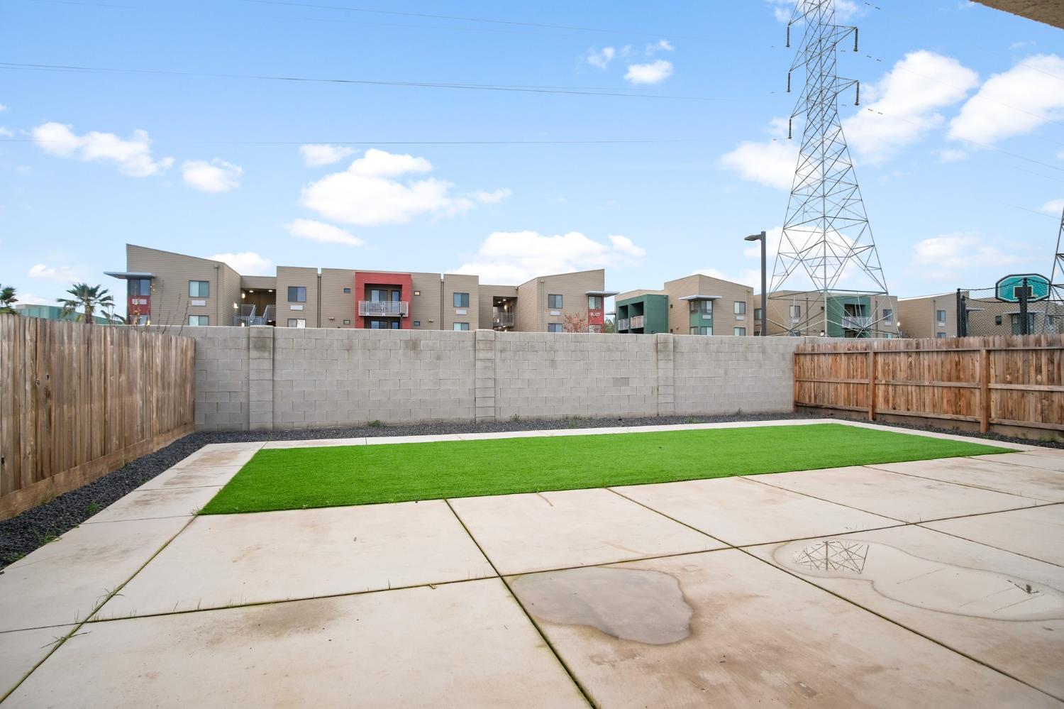 2455 Explorador Dr, Merced, CA 95340