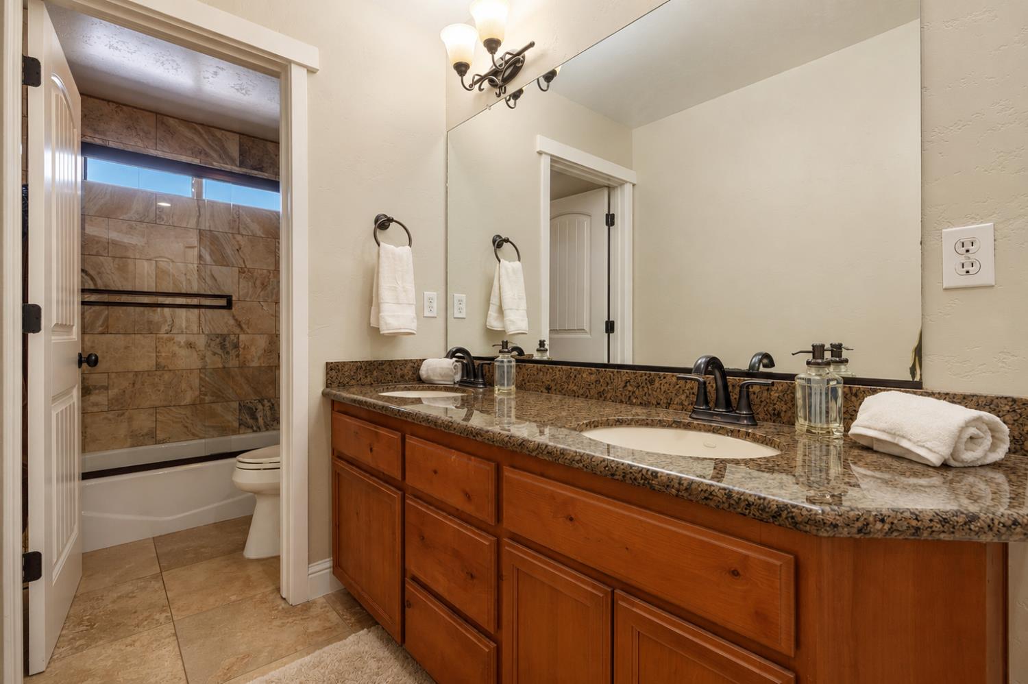 3213 Hillglen Ave, Modesto, CA 95355