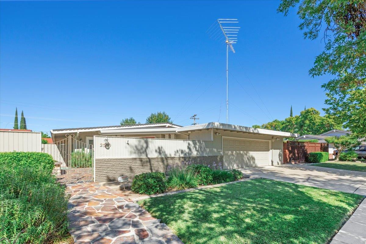 2509 Sherwood Ave, Modesto, CA 95350
