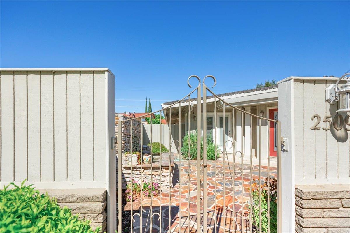 2509 Sherwood Ave, Modesto, CA 95350