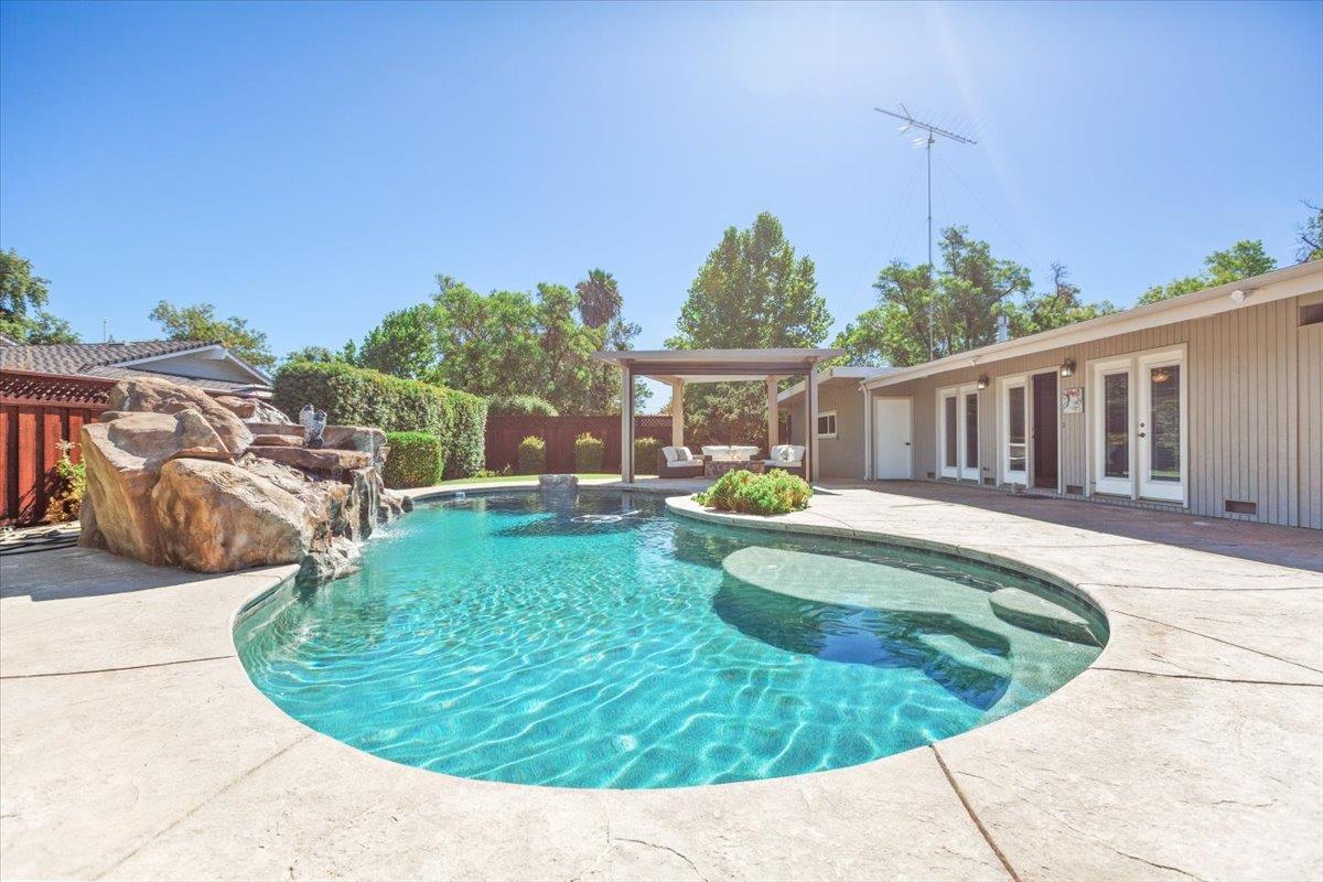 2509 Sherwood Ave, Modesto, CA 95350