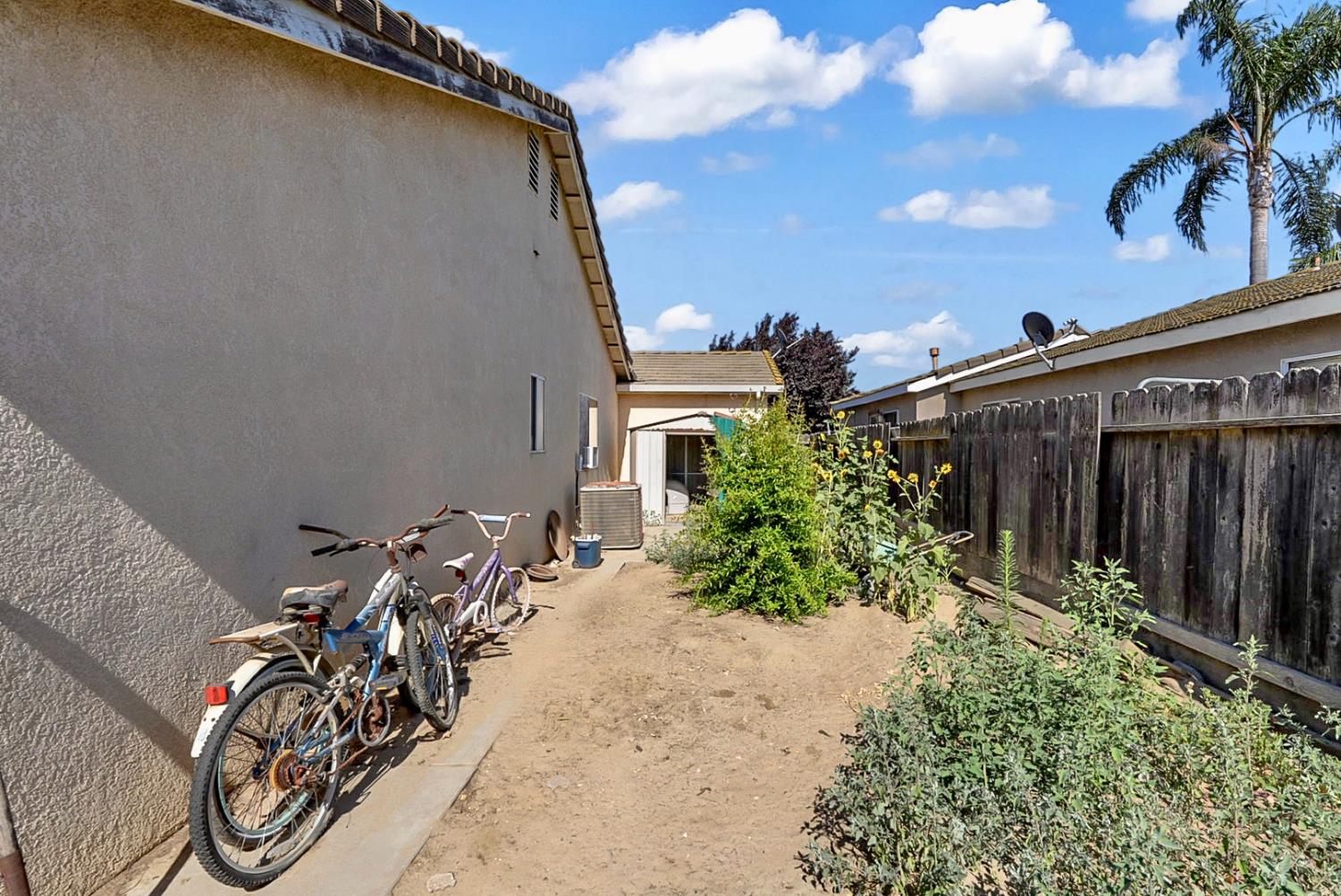 10141 Tracy Ln, Delhi, CA 95315