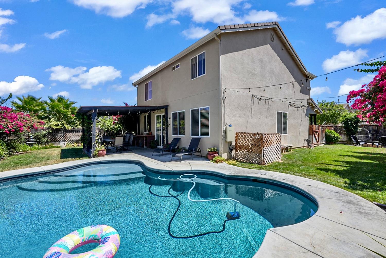 1443 Longhorn Ln, Patterson, CA 95363