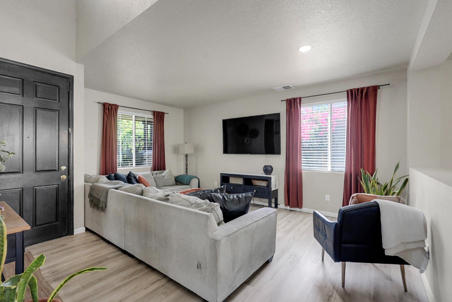 1443 Longhorn Ln, Patterson, CA 95363