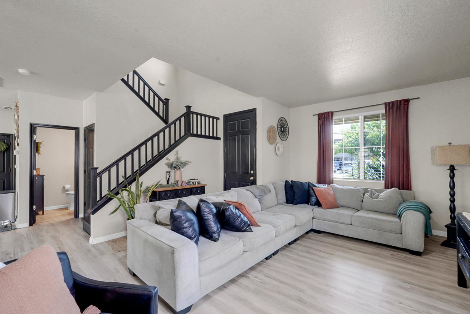 1443 Longhorn Ln, Patterson, CA 95363