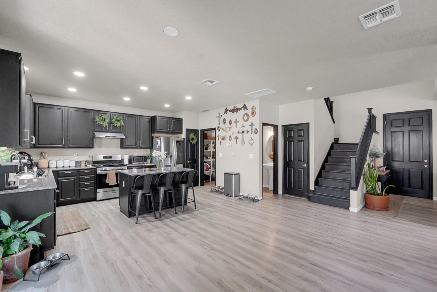 1443 Longhorn Ln, Patterson, CA 95363