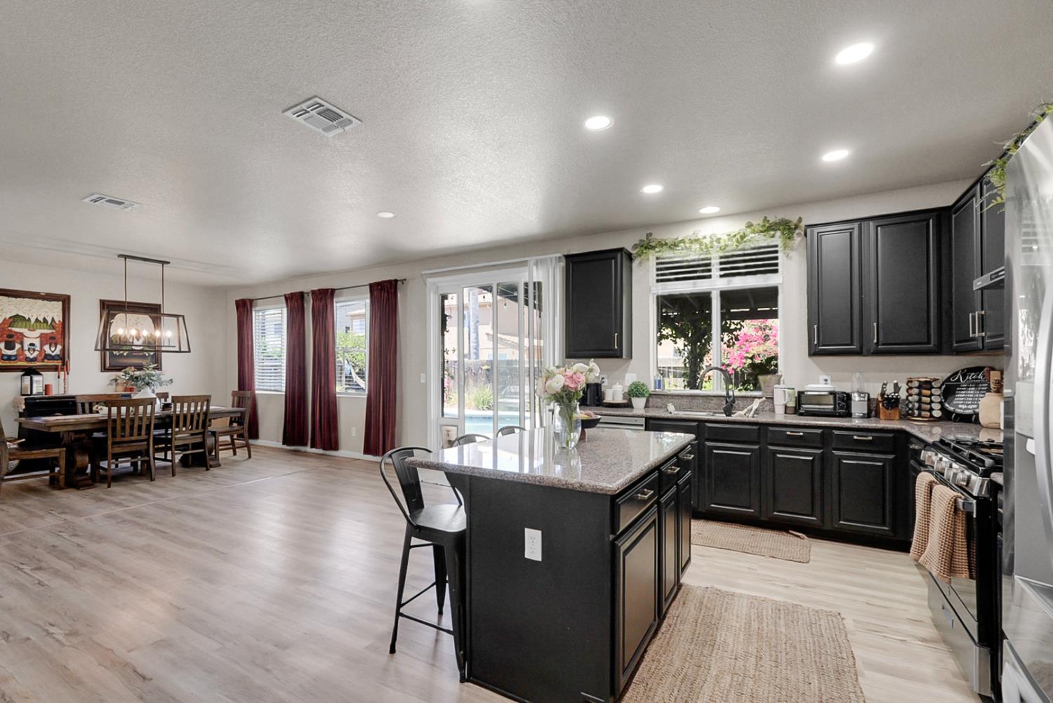 1443 Longhorn Ln, Patterson, CA 95363