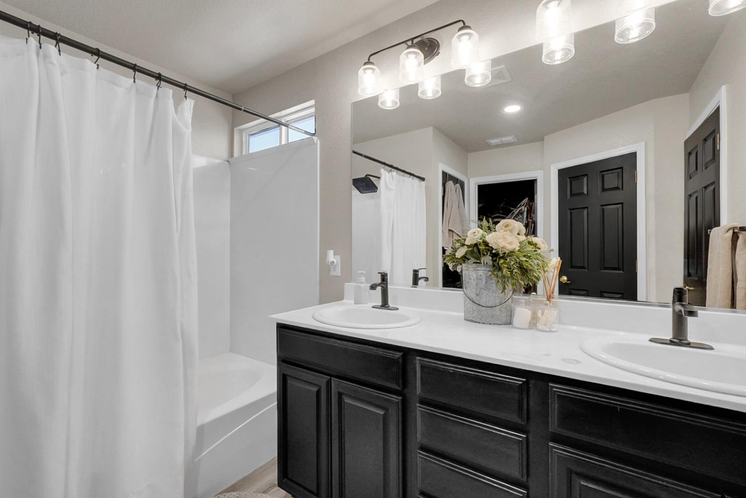 1443 Longhorn Ln, Patterson, CA 95363