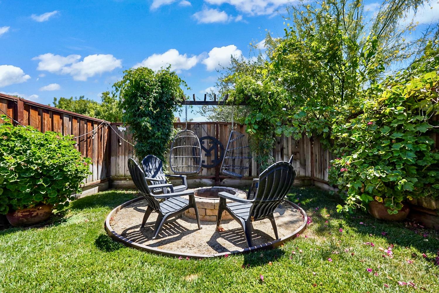 1443 Longhorn Ln, Patterson, CA 95363