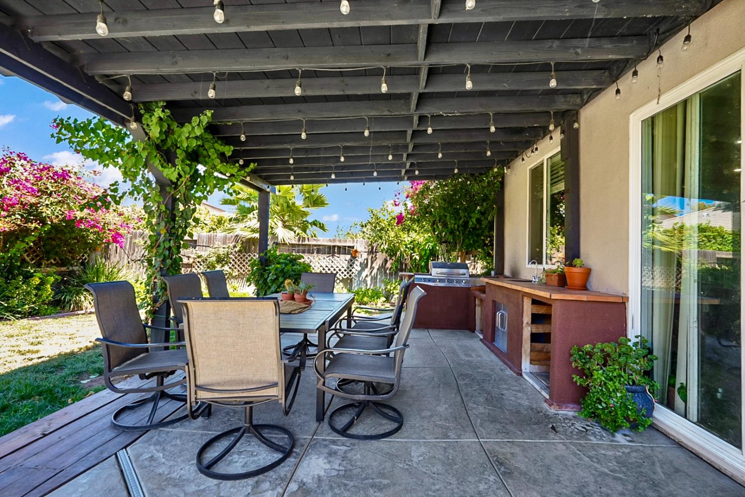 1443 Longhorn Ln, Patterson, CA 95363