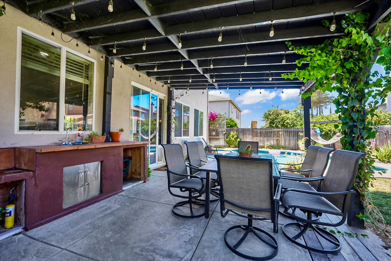 1443 Longhorn Ln, Patterson, CA 95363