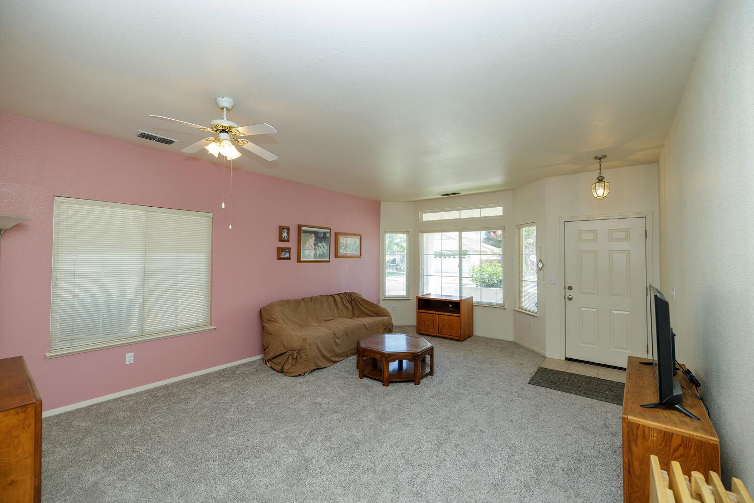 3377 Four Seasons Dr, Turlock, CA 95382