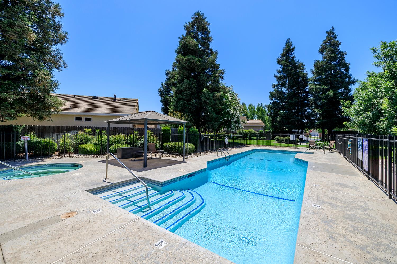 3377 Four Seasons Dr, Turlock, CA 95382