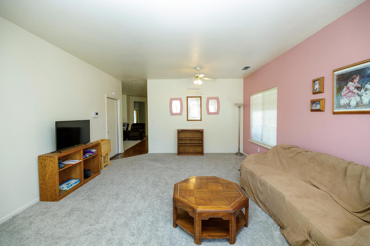 3377 Four Seasons Dr, Turlock, CA 95382
