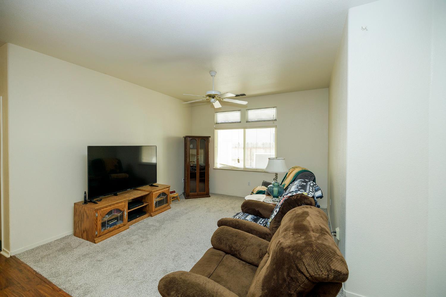 3377 Four Seasons Dr, Turlock, CA 95382