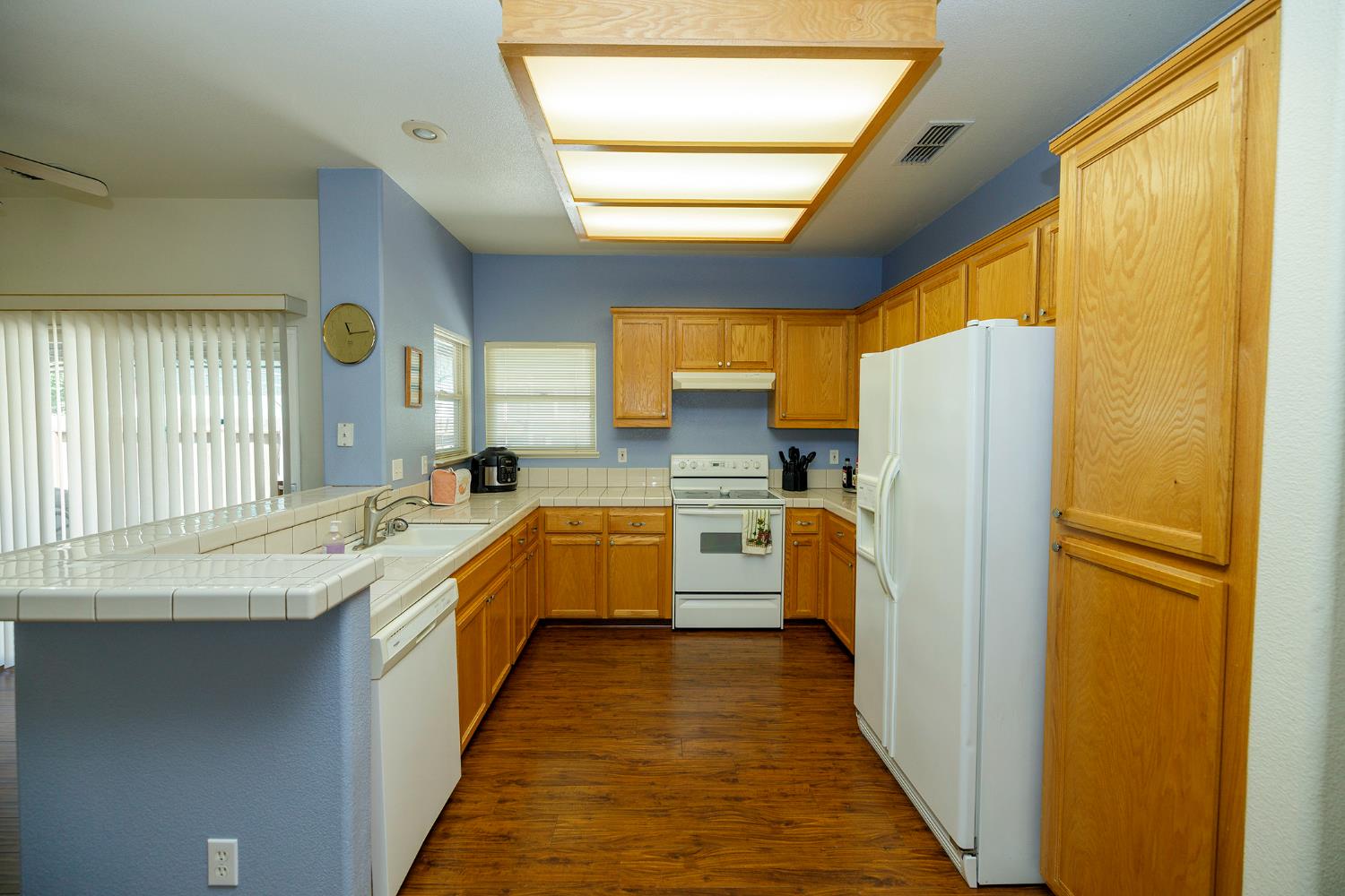 3377 Four Seasons Dr, Turlock, CA 95382