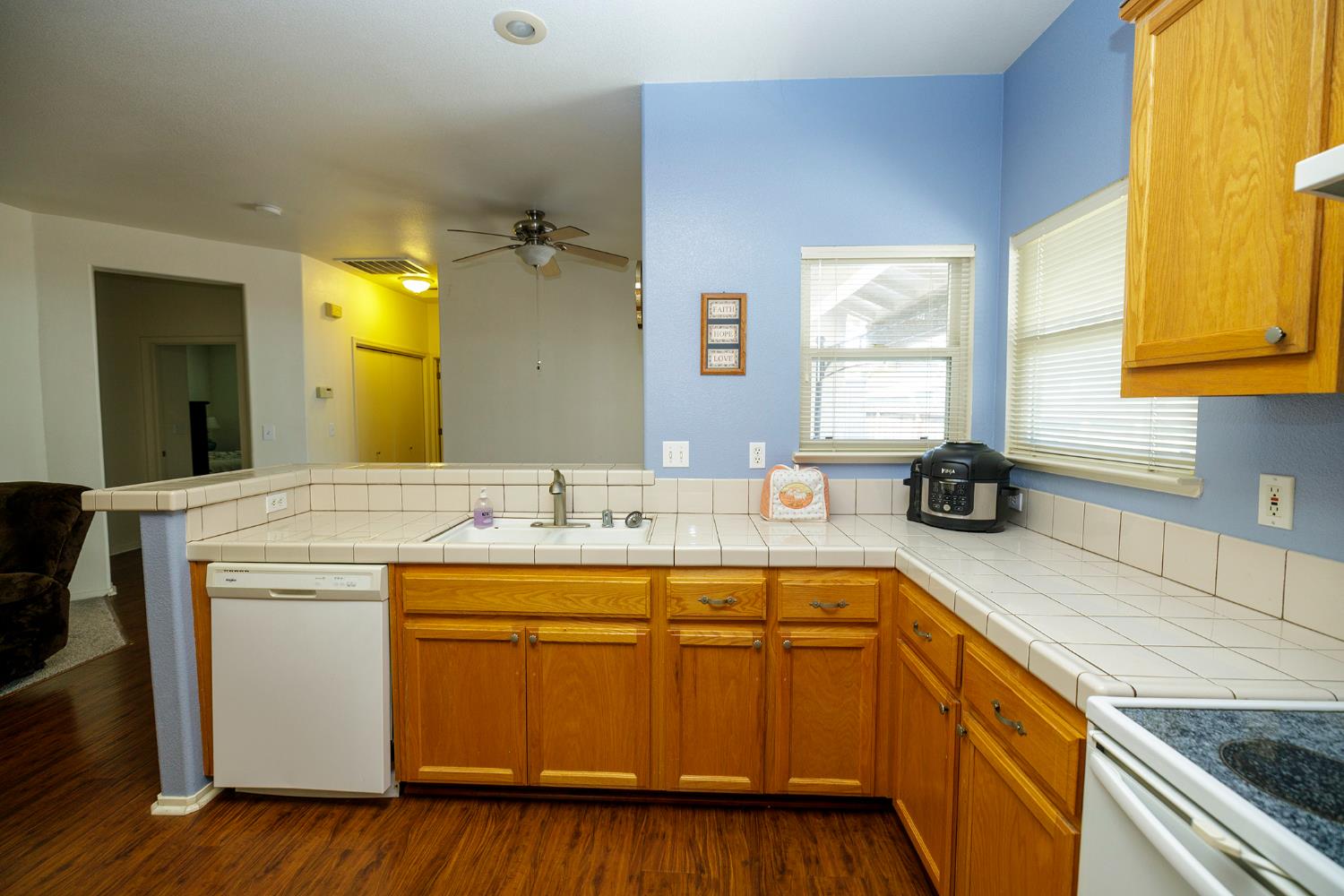 3377 Four Seasons Dr, Turlock, CA 95382