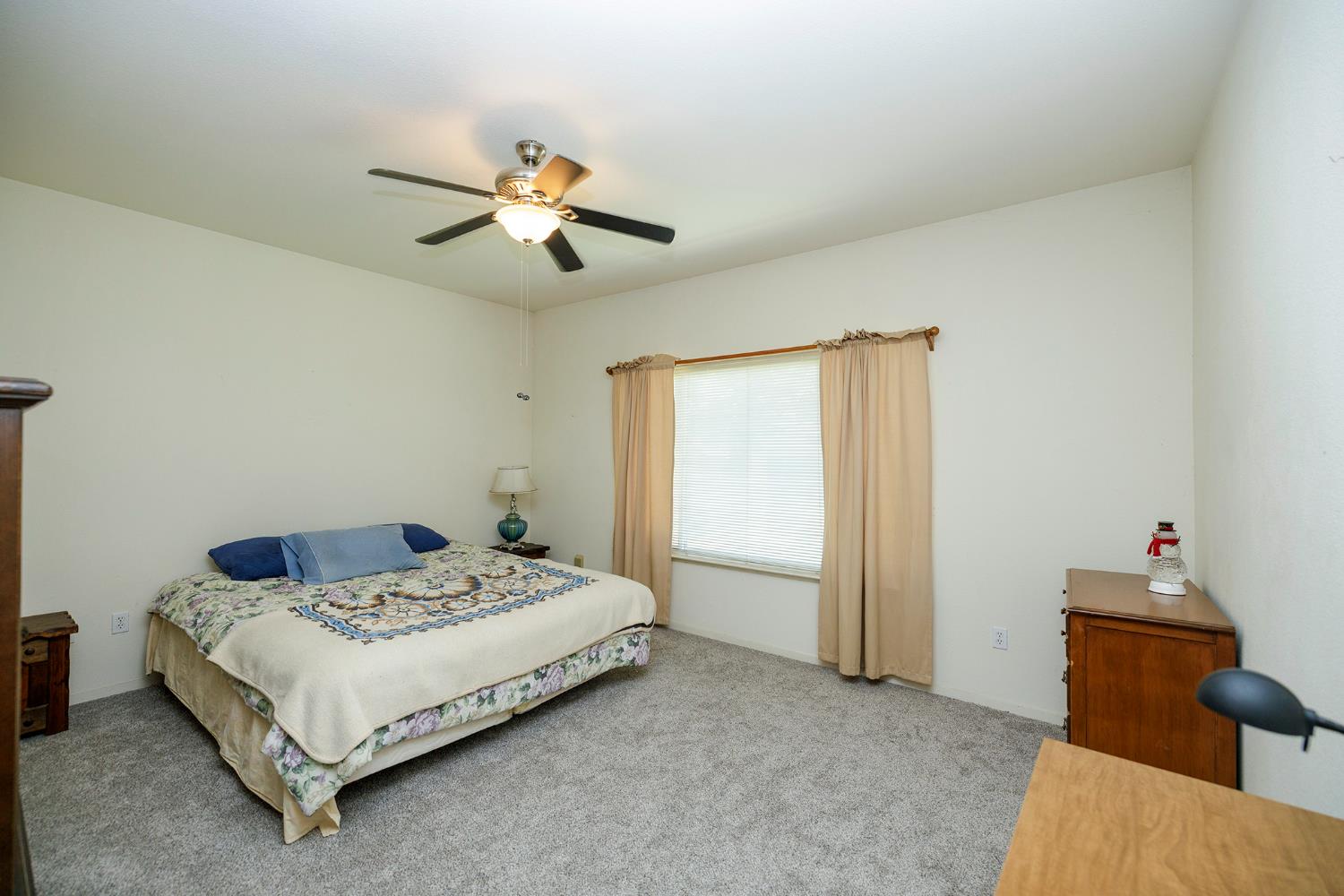 3377 Four Seasons Dr, Turlock, CA 95382