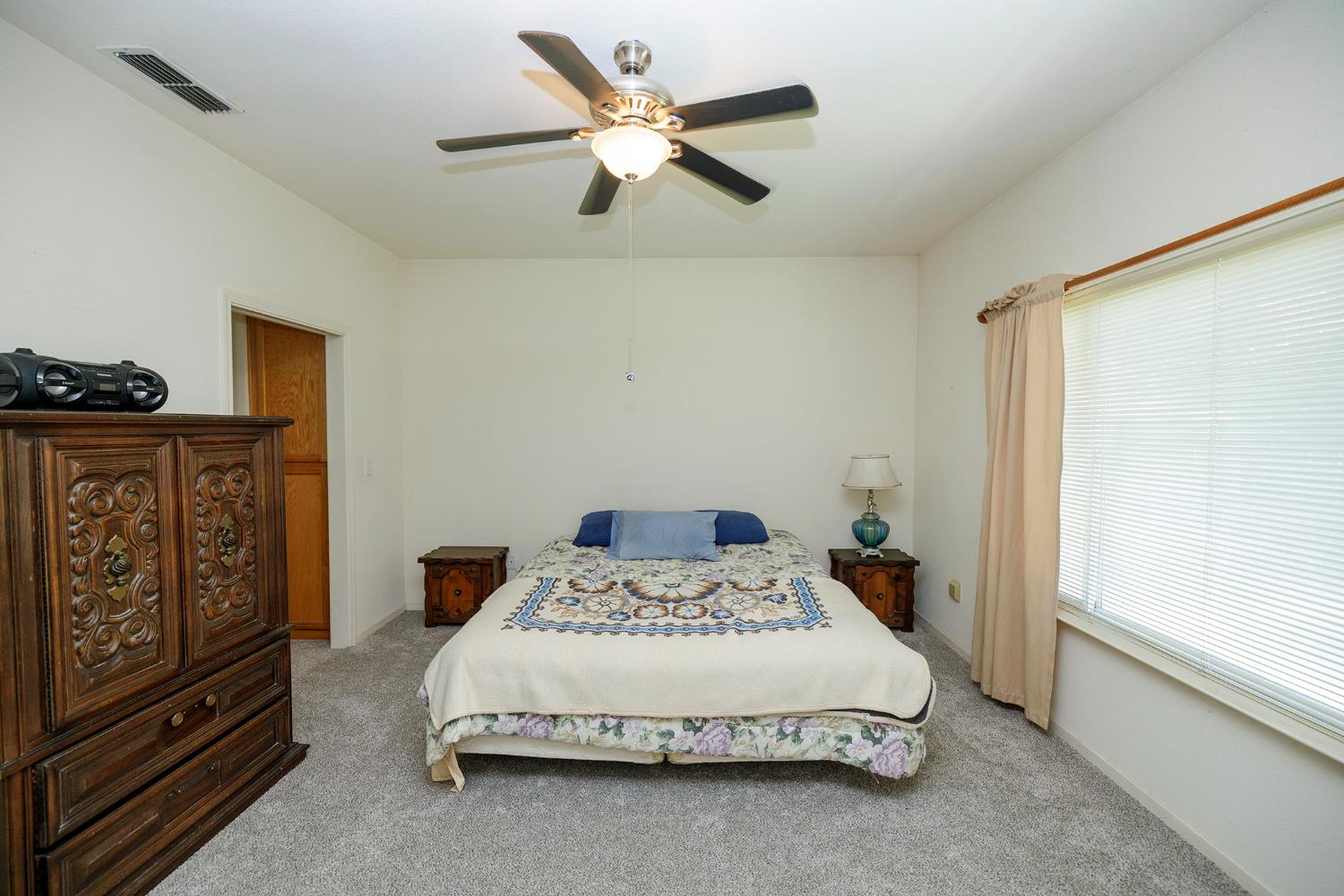3377 Four Seasons Dr, Turlock, CA 95382