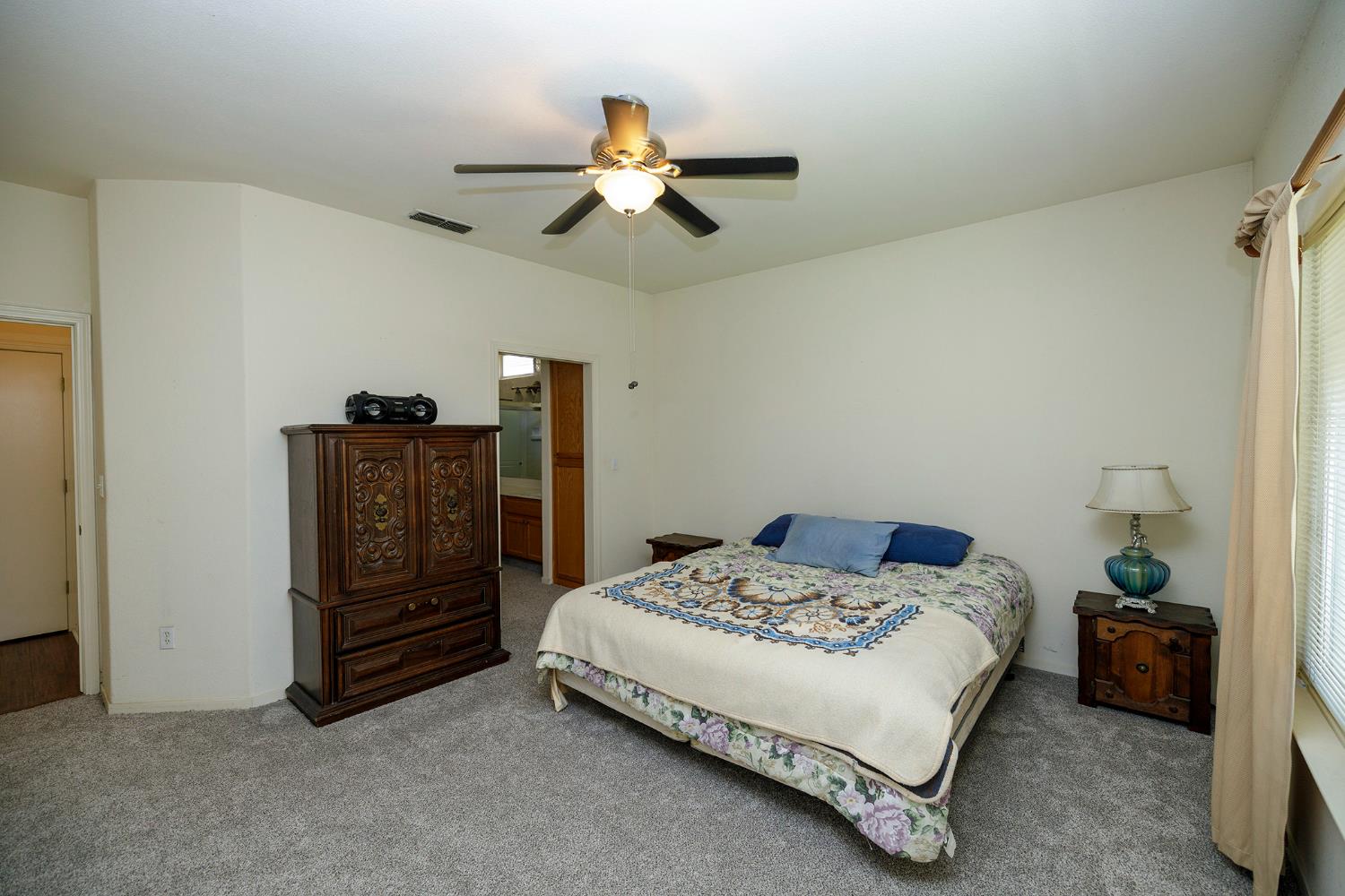 3377 Four Seasons Dr, Turlock, CA 95382