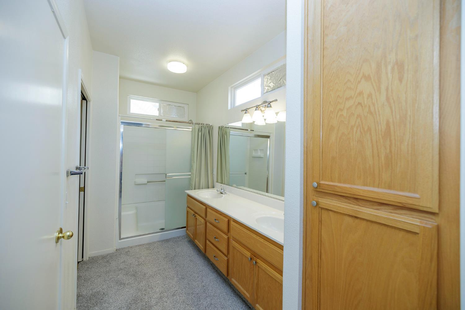 3377 Four Seasons Dr, Turlock, CA 95382