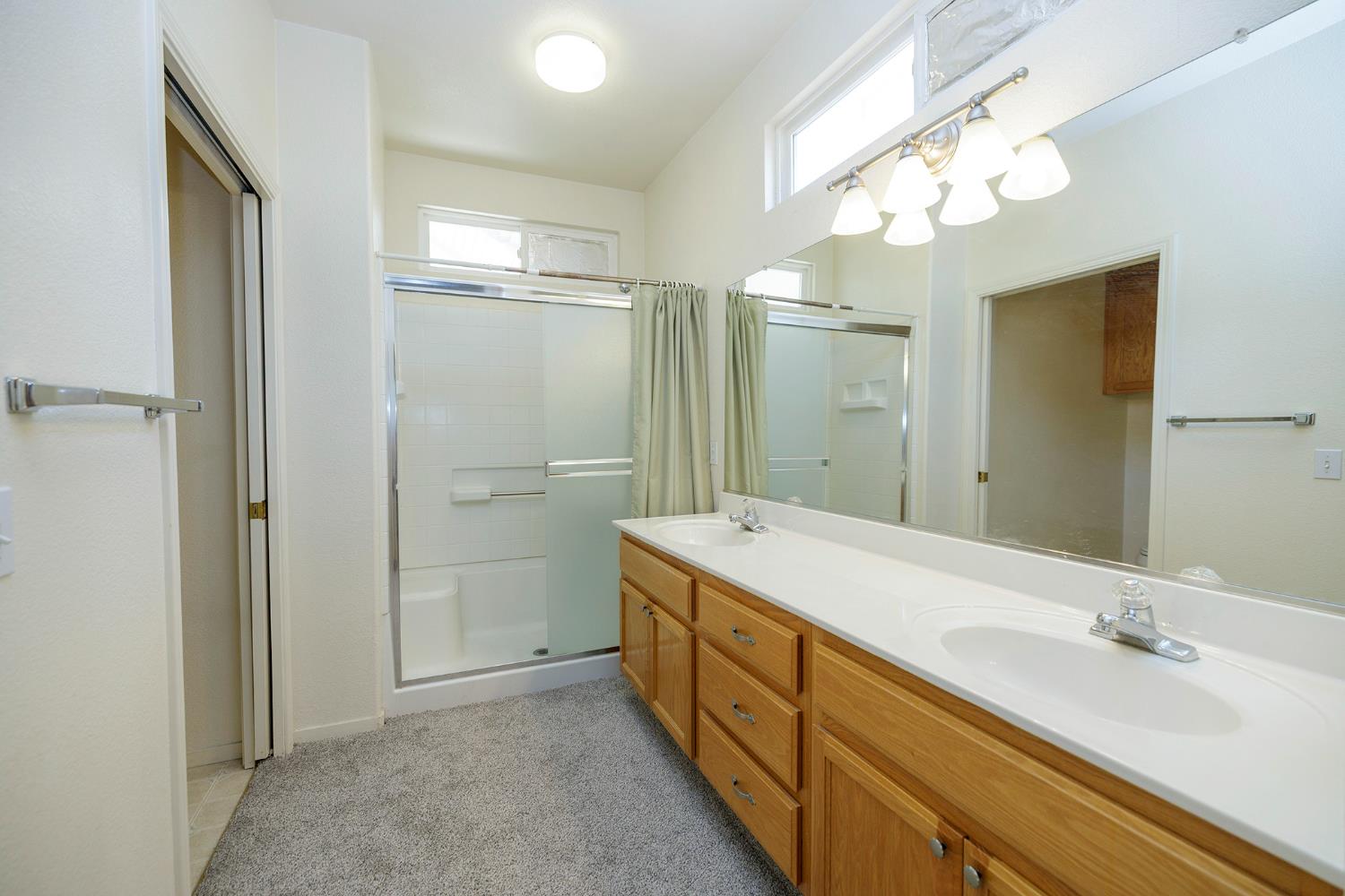3377 Four Seasons Dr, Turlock, CA 95382