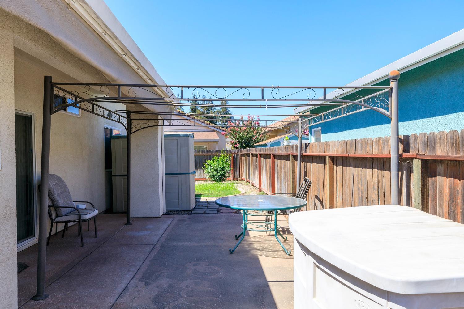 3377 Four Seasons Dr, Turlock, CA 95382