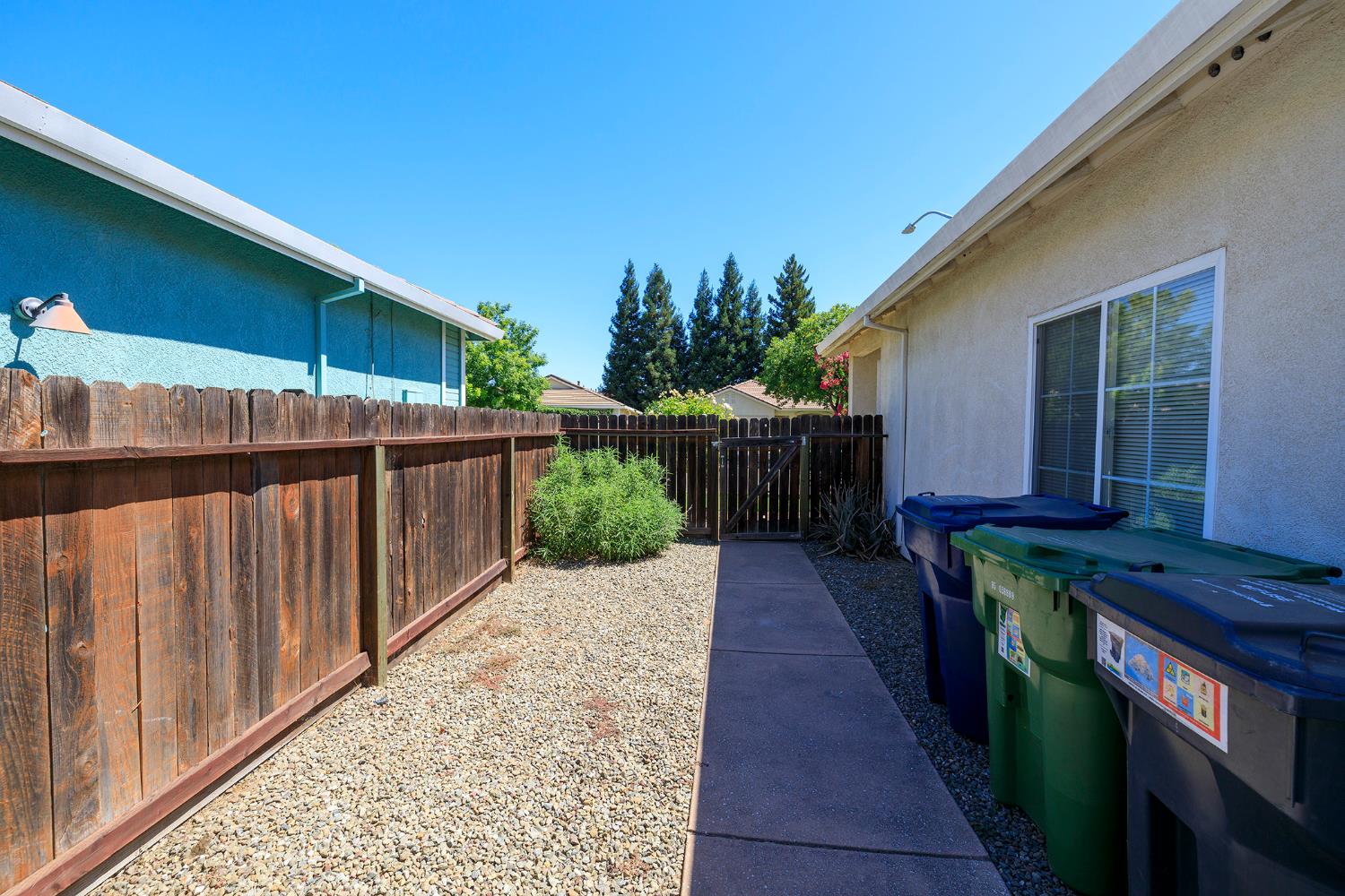 3377 Four Seasons Dr, Turlock, CA 95382