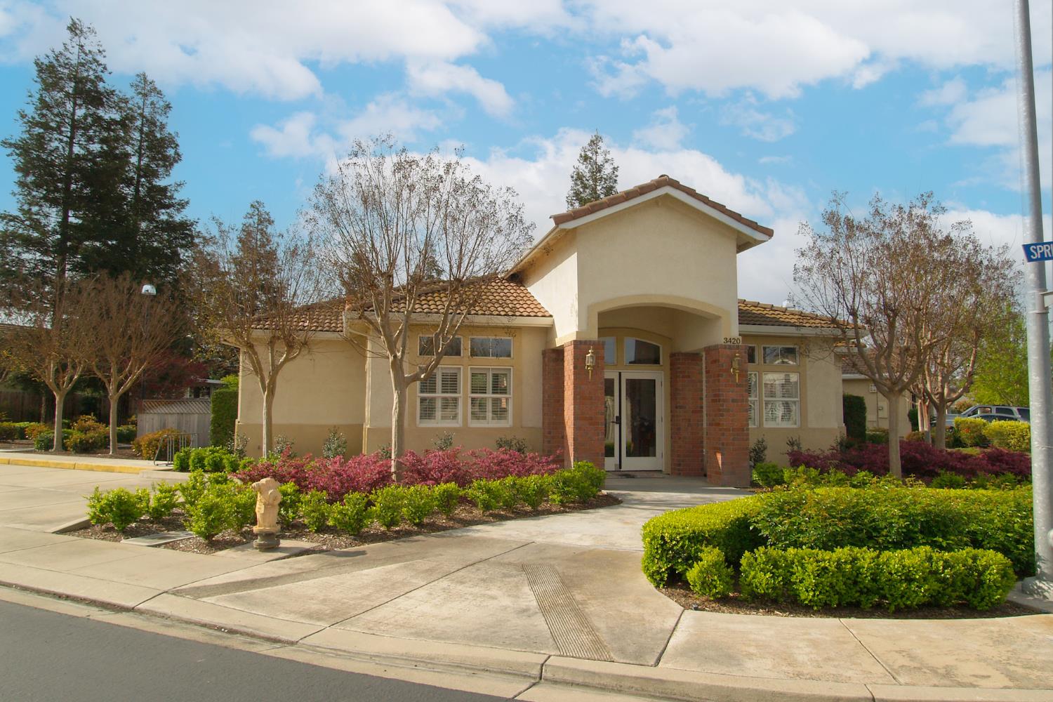 3377 Four Seasons Dr, Turlock, CA 95382