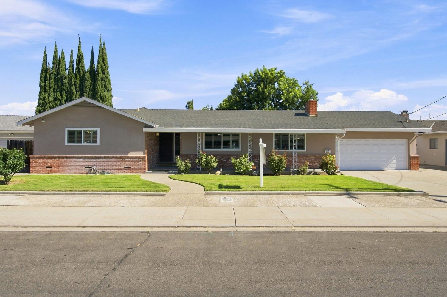 2421 Acorn Ln, Ceres, CA 95307