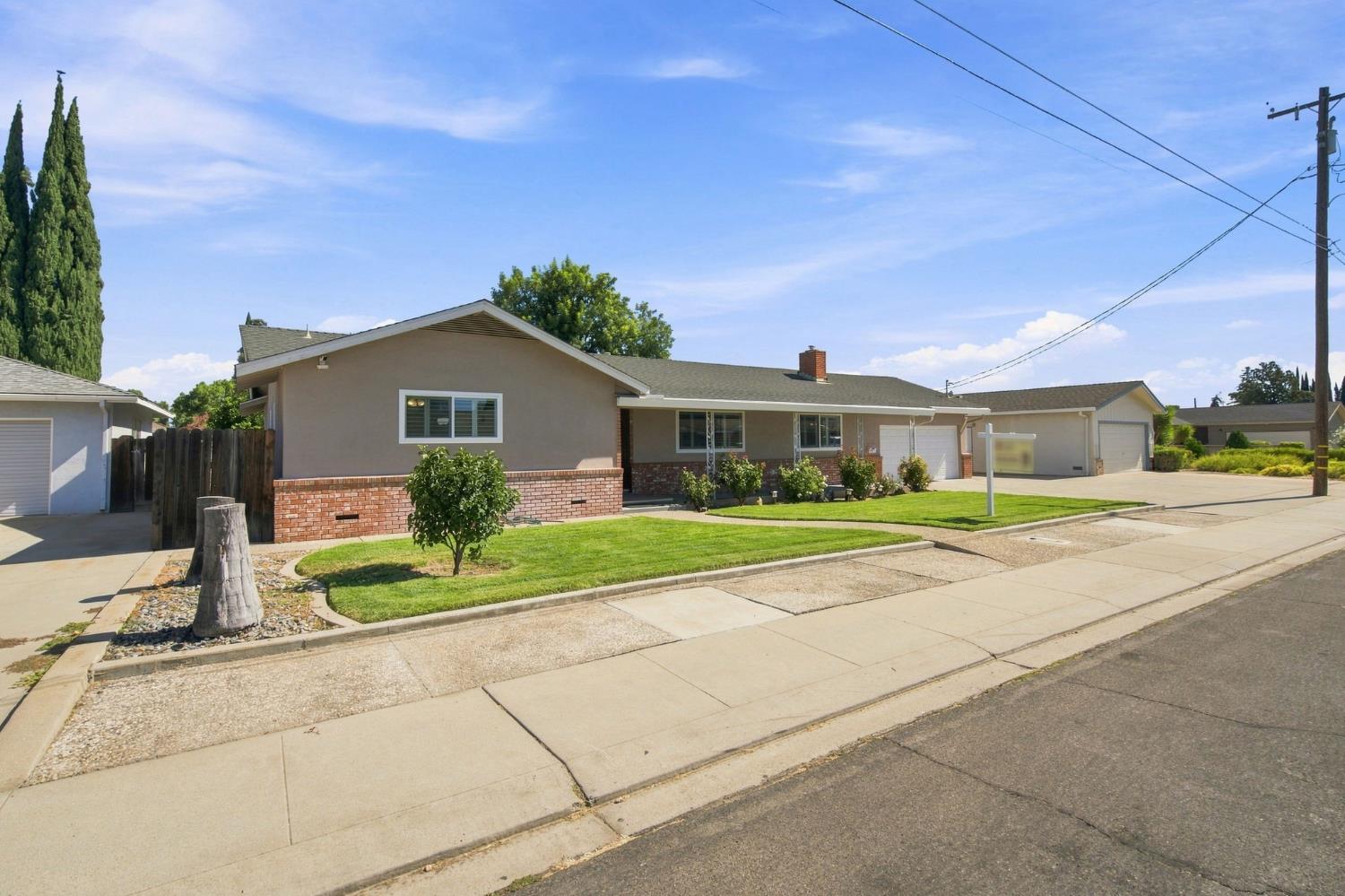 2421 Acorn Ln, Ceres, CA 95307