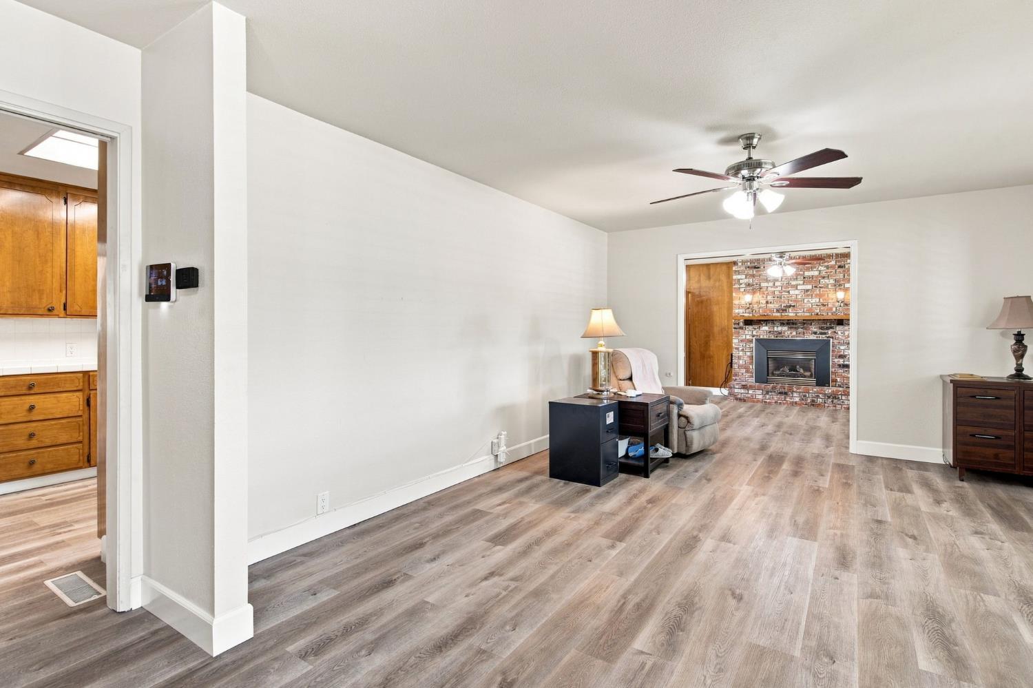 2421 Acorn Ln, Ceres, CA 95307