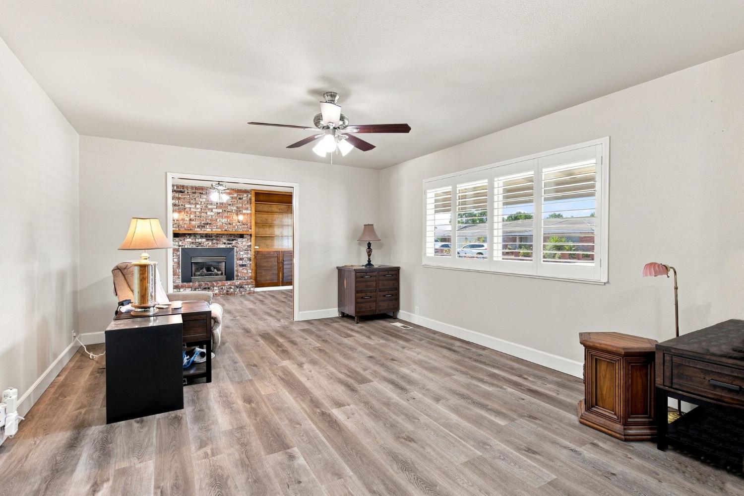 2421 Acorn Ln, Ceres, CA 95307