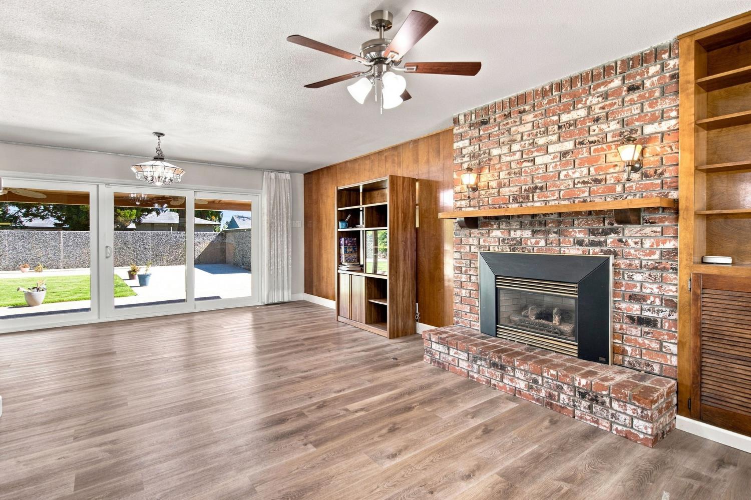 2421 Acorn Ln, Ceres, CA 95307