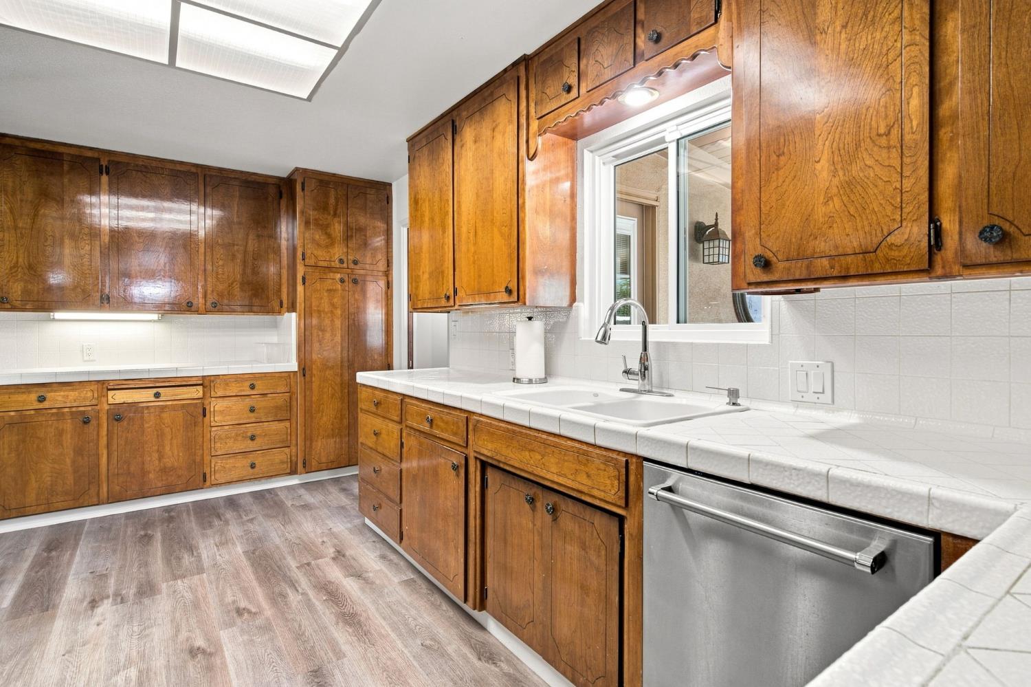 2421 Acorn Ln, Ceres, CA 95307