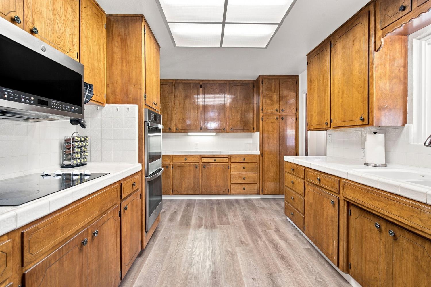 2421 Acorn Ln, Ceres, CA 95307