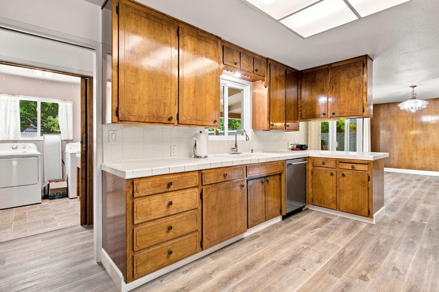 2421 Acorn Ln, Ceres, CA 95307