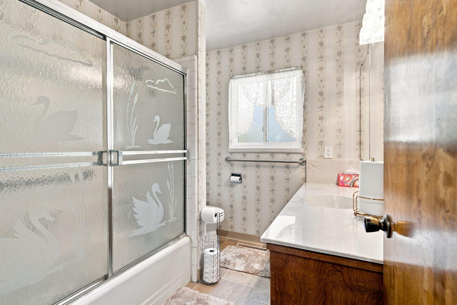 2421 Acorn Ln, Ceres, CA 95307