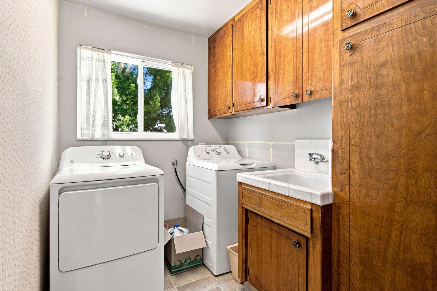 2421 Acorn Ln, Ceres, CA 95307