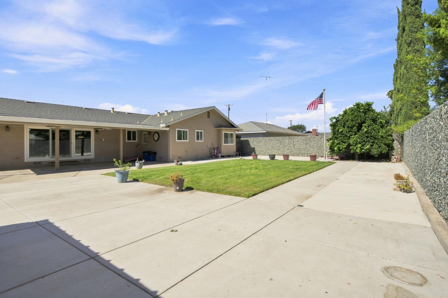 2421 Acorn Ln, Ceres, CA 95307