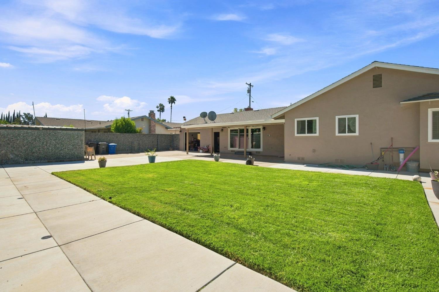 2421 Acorn Ln, Ceres, CA 95307