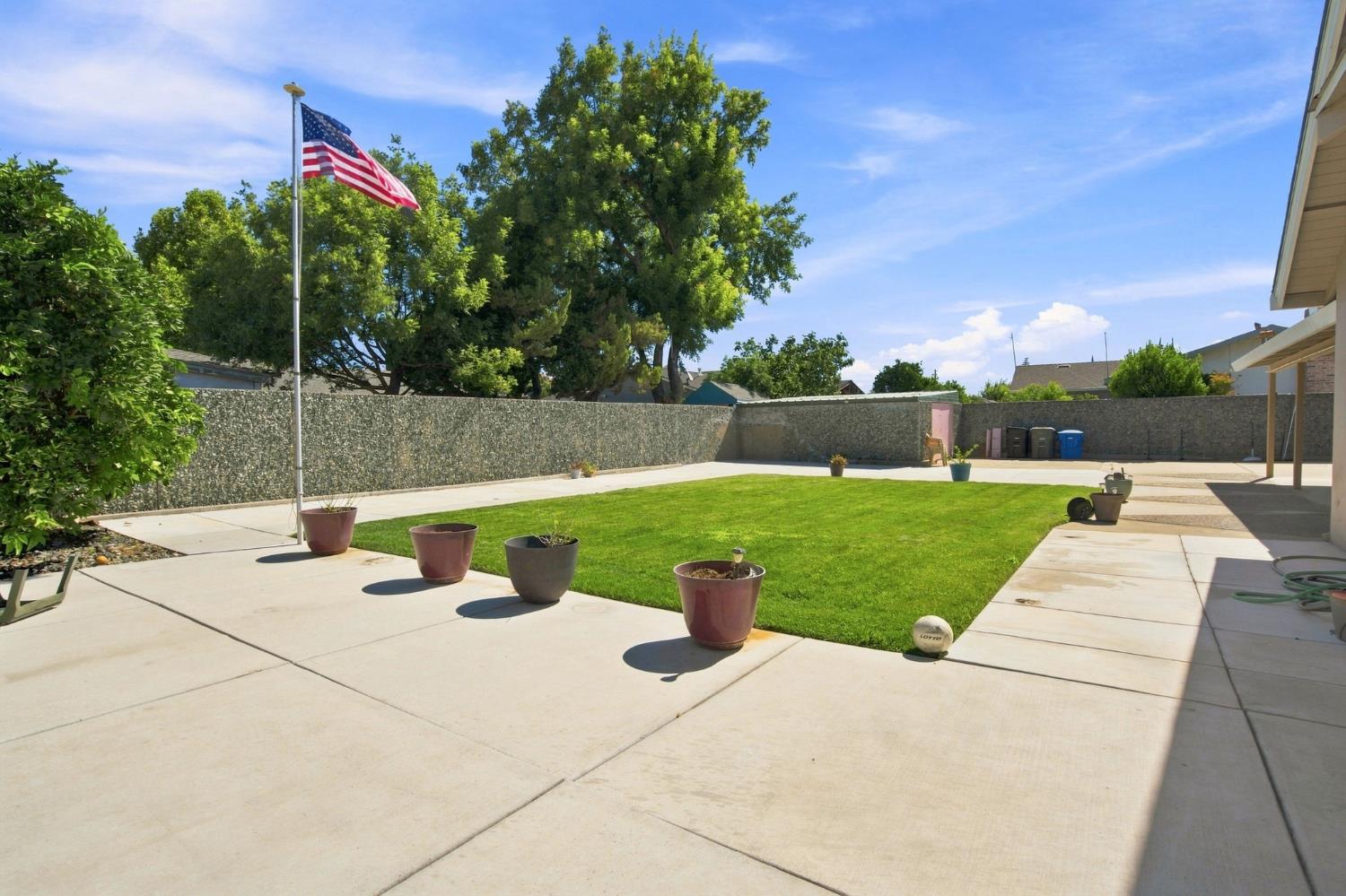 2421 Acorn Ln, Ceres, CA 95307
